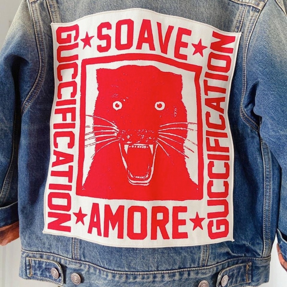 Gucci ,,Guccification'' Tiger Print Denim Jacket with shearling collar - Picture 5 of 12
